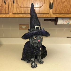 Resin Black Cat With Witch Hat & Cape and LED Light Up Cauldron 🐈‍⬛